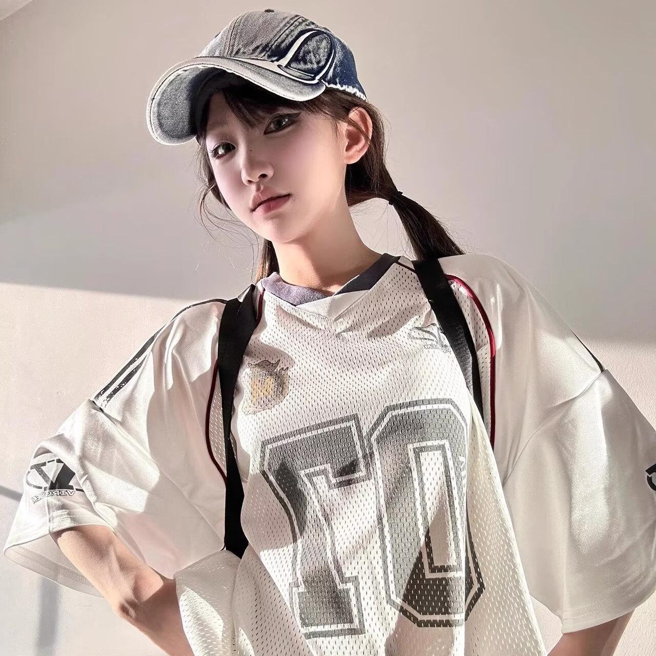 Unisex White Mesh Short Sleeve T-Shirt with American Retro Graffiti Print Extra Large білий
Unisex White Mesh Short Sleeve T-Shirt with American Retro Graffiti Print Extra Large білий