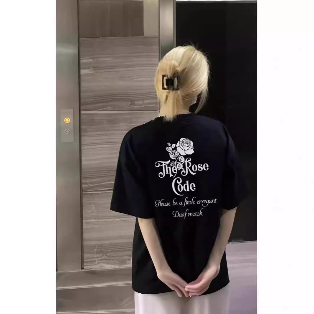 Women s Plus Size Rose T-shirt - Short Sleeve, Pure Cotton, American Retro & Hong Kong Style Chic, Loose Summer Streetwear 3XL (145-160 jin)
Women s Plus Size Rose T-shirt - Short Sleeve, Pure Cotton, American Retro & Hong Kong Style Chic, Loose Summer Streetwear 3XL (145-160 jin)