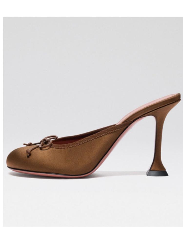 Летние новые модные тапочки на высоком каблуке с круглым носком и безголовым задником, большие женские сандалии с бантом для показа мод 43
Летние новые модные тапочки на высоком каблуке с круглым носком и безголовым задником, большие женские сандалии с бантом для показа мод 43