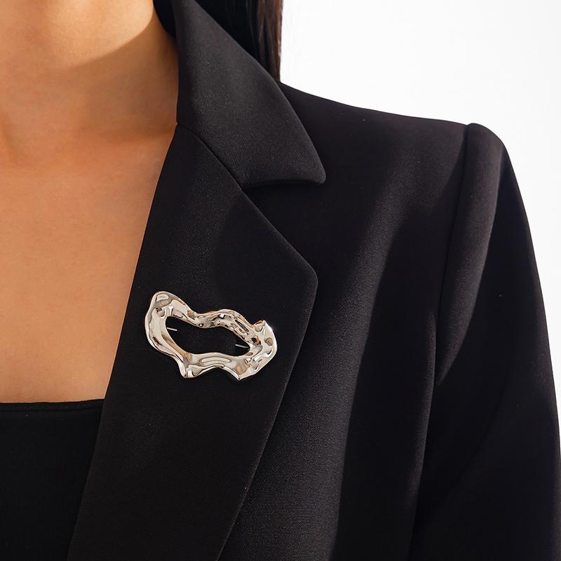 Vintage Irregular Hollow Out Brooch For Women Girls Exquisite Unique Suit Pins Versatile Corsage Clothing Accessories Gifts
Vintage Irregular Hollow Out Brooch For Women Girls Exquisite Unique Suit Pins Versatile Corsage Clothing Accessories Gifts