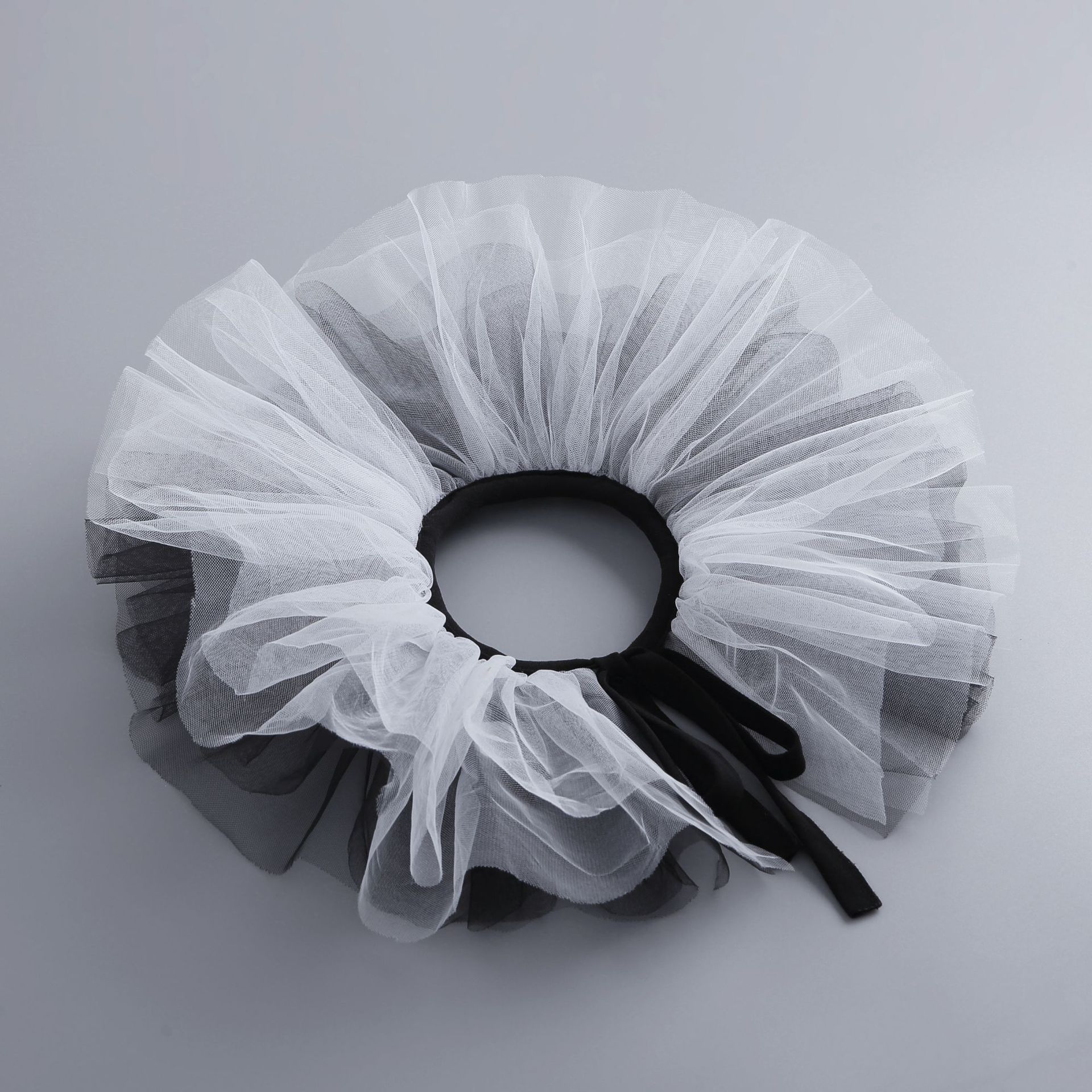 Cross-border new products Color exaggerated clown puffy collar Multi-layer mesh fake collar Stage performance accessories Photog чорний білий колір
Cross-border new products Color exaggerated clown puffy collar Multi-layer mesh fake collar Stage performance accessories Photog чорний білий колір