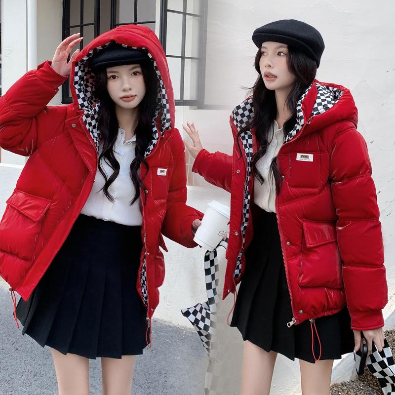 Женская зимняя куртка-пуховик с капюшоном XS красный
Женская зимняя куртка-пуховик с капюшоном XS красный