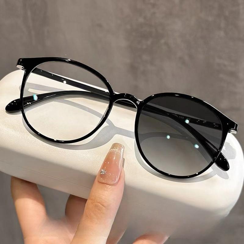 Women Photochromic Myopia Glasses Ultra Light Anti Blue Light Glasses, Comfortable and Versatile Oval Frame 0 ~ -4.0 0 чорний
Women Photochromic Myopia Glasses Ultra Light Anti Blue Light Glasses, Comfortable and Versatile Oval Frame 0 ~ -4.0 0 чорний