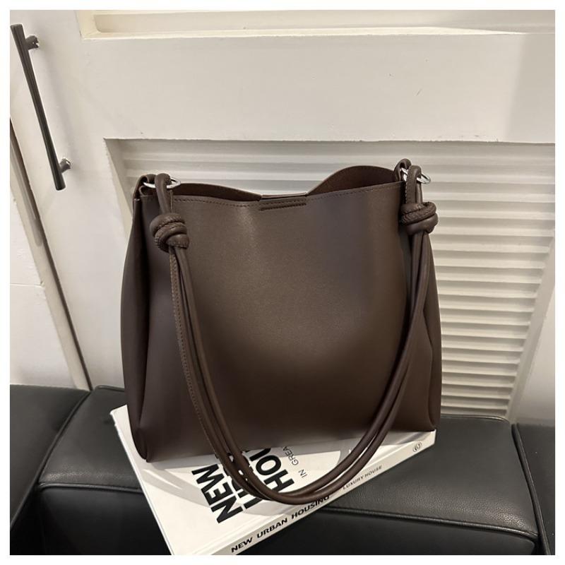 Fashiable High Quality Texture Crossbody Bag, Synthetic Leather Bucket Tote Bag, Single Shoulder Bag for Commuting Women s Bag кавовий
Fashiable High Quality Texture Crossbody Bag, Synthetic Leather Bucket Tote Bag, Single Shoulder Bag for Commuting Women s Bag кавовий