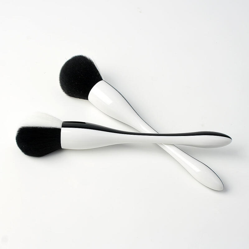 Half Makeup Brush 2-piece Set (Black/White)
Half Makeup Brush 2-piece Set (Black/White)