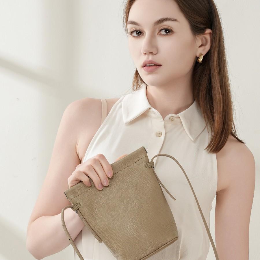 New Mini Mobile Phone Bag Versatile Cowhide Shoulder Messenger Bag Small and Lightweight Bucket Bag серый
New Mini Mobile Phone Bag Versatile Cowhide Shoulder Messenger Bag Small and Lightweight Bucket Bag серый