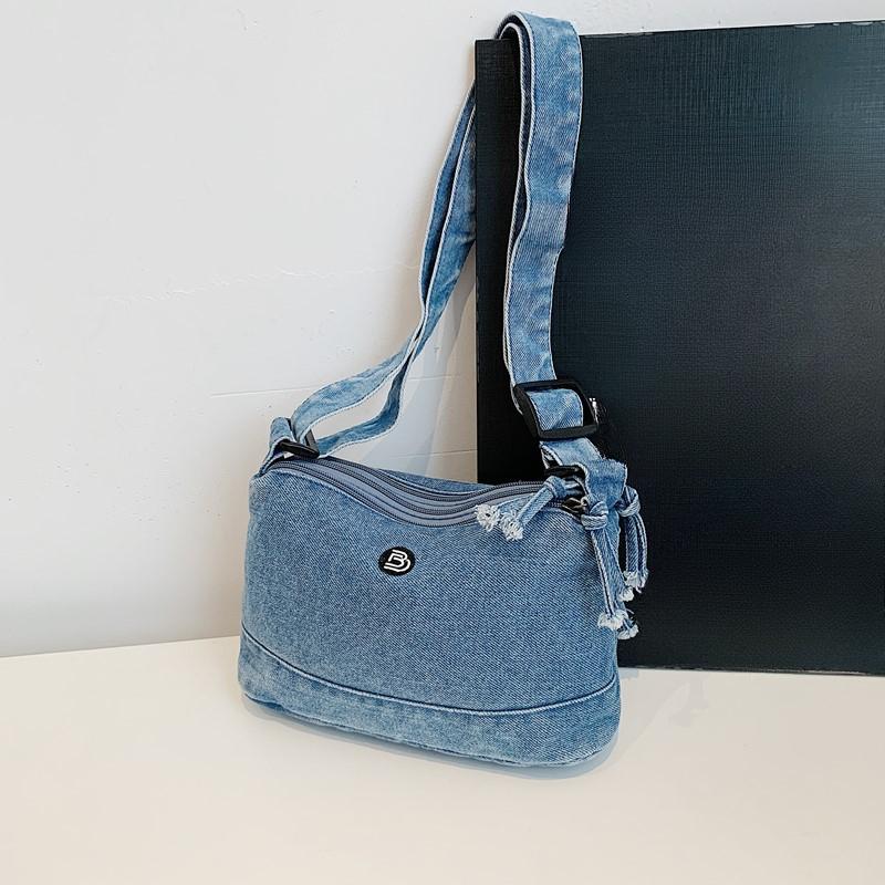 This Multi-functional Artistic Single-shoulder Bag Is Fashionable Simple and Has A High Appearance. It Is A Horizontal Crossbody Casual Bag
This Multi-functional Artistic Single-shoulder Bag Is Fashionable Simple and Has A High Appearance. It Is A Horizontal Crossbody Casual Bag