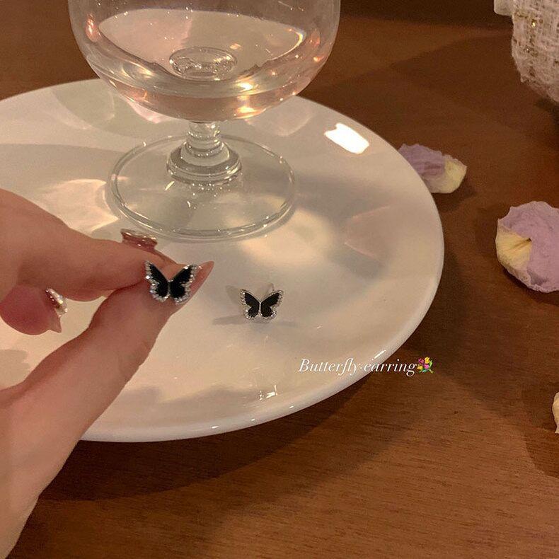 Autumn and winter black butterfly stud earrings women s year new trendy niche design sense light luxury high-end earrings earrings explosion
Autumn and winter black butterfly stud earrings women s year new trendy niche design sense light luxury high-end earrings earrings explosion