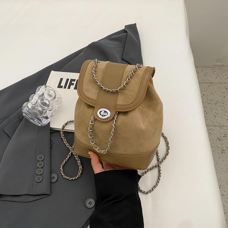 Retro Stylish Casual Shoulder Bag For Women 2023 New Autumn Winter Commuter Backpack Small Niche Design Crossbody Bag хакі
Retro Stylish Casual Shoulder Bag For Women 2023 New Autumn Winter Commuter Backpack Small Niche Design Crossbody Bag хакі