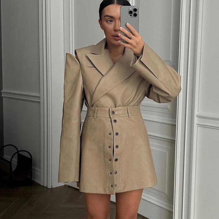 Olive Green Wide Shoulder Blazer and Button Detail Skirt 2 Piece Set L хакі
Olive Green Wide Shoulder Blazer and Button Detail Skirt 2 Piece Set L хакі