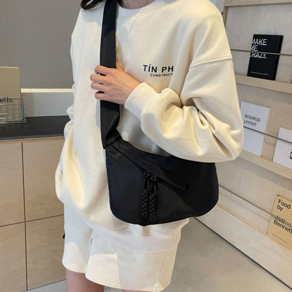 Nylon Women Crossbody Chest Bag Zipper Crossbody Messenger Bag Outdoor Fanny Pack Streetwear чорний
Nylon Women Crossbody Chest Bag Zipper Crossbody Messenger Bag Outdoor Fanny Pack Streetwear чорний