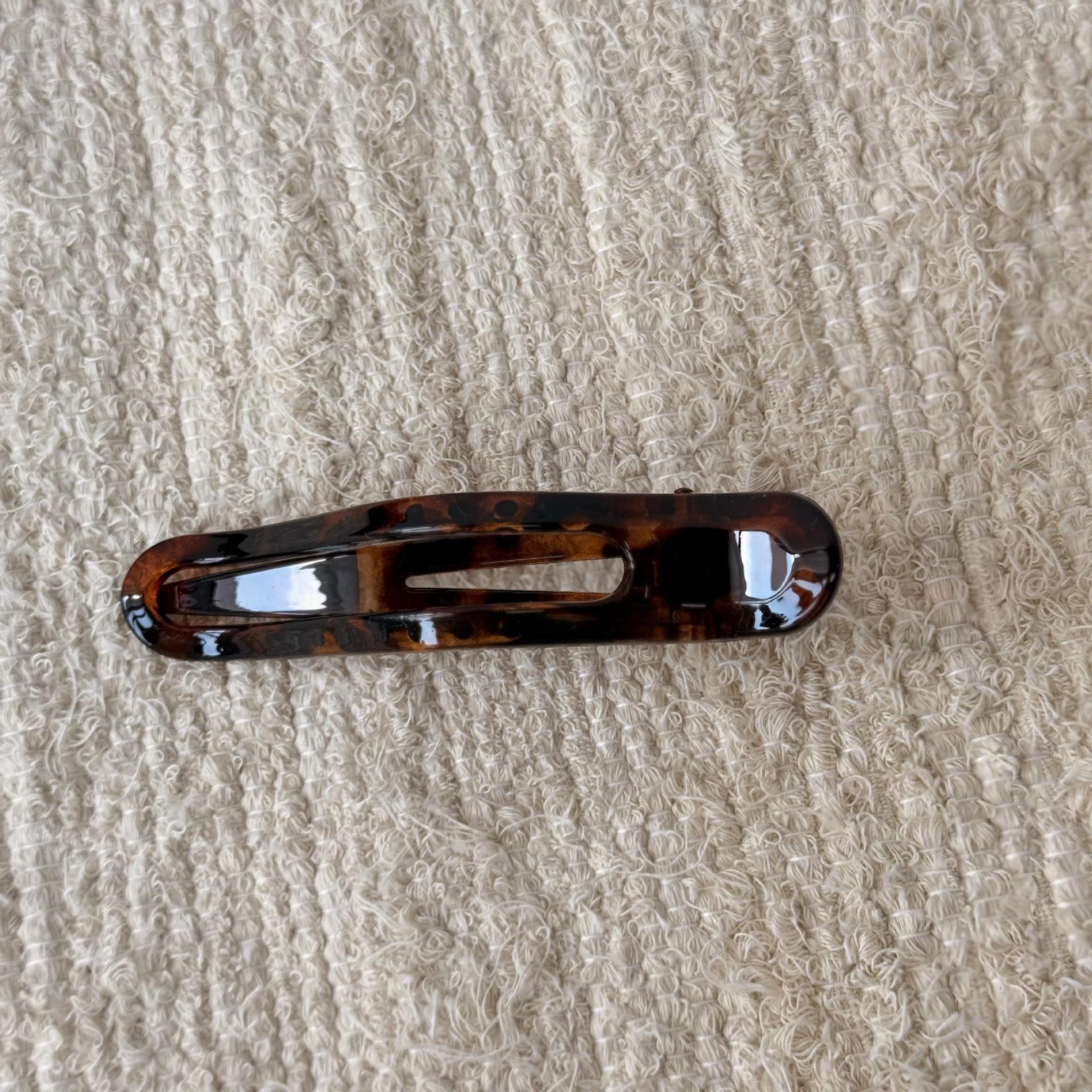 Korean Retro Leopard Print Hair Clip - High-End Versatile Claw Clip Hair Accessory for Early Autumn 2025
Korean Retro Leopard Print Hair Clip - High-End Versatile Claw Clip Hair Accessory for Early Autumn 2025