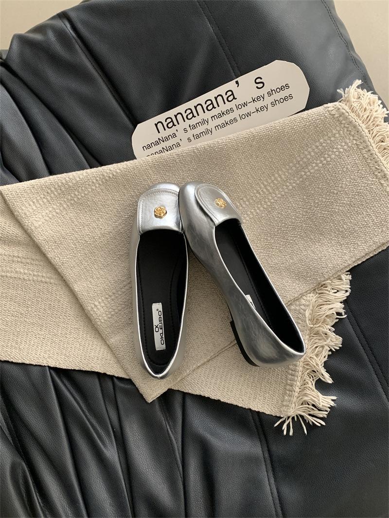 Французские туфли с юбкой на плоской подошве женские 2025 новые неглубокие горлышки маленькие ароматные ветряные металлические пряжки нежные балетки женские туфли 35 серебряный
Французские туфли с юбкой на плоской подошве женские 2025 новые неглубокие горлышки маленькие ароматные ветряные металлические пряжки нежные балетки женские туфли 35 серебряный