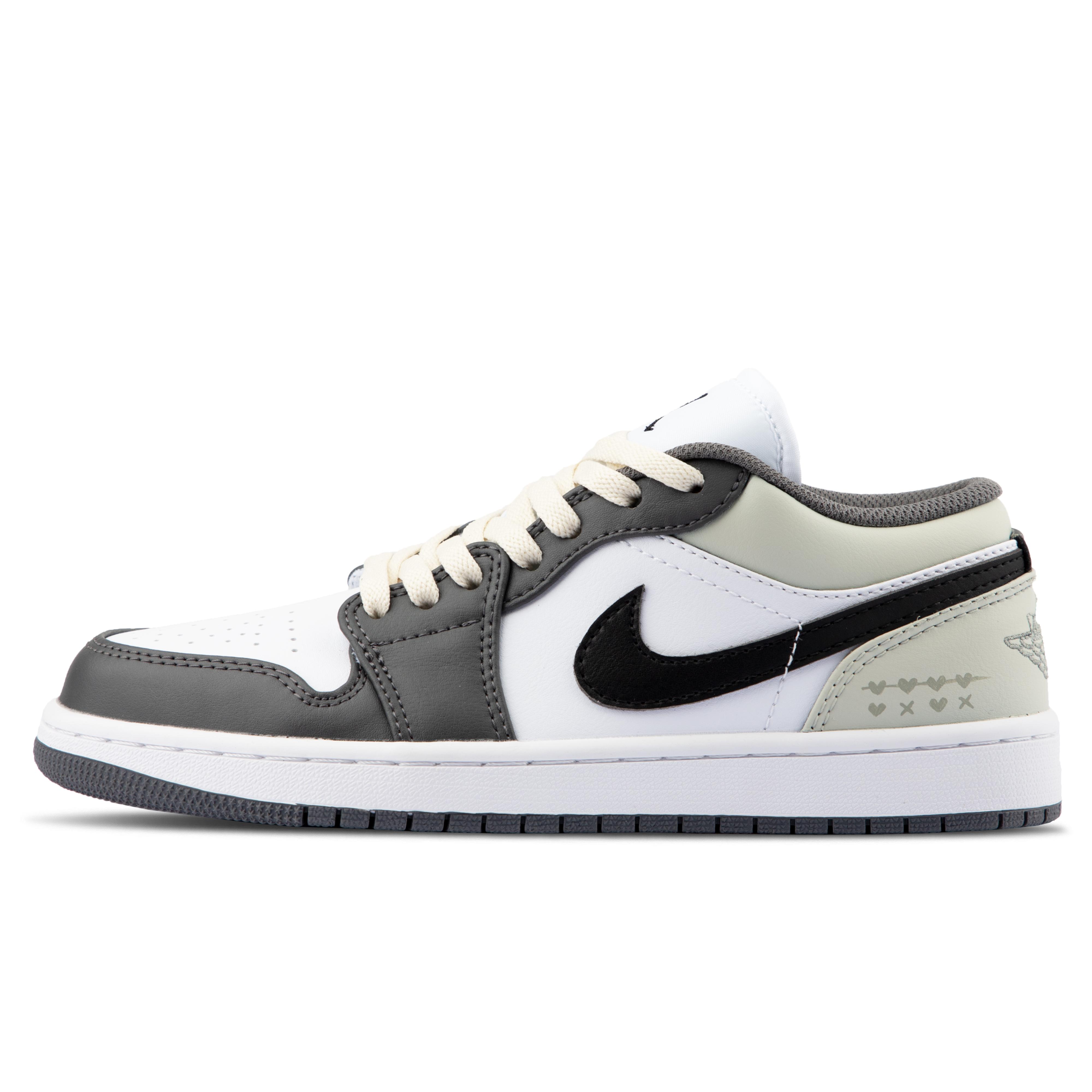 Jordan Air Jordan 1 Cushioning Slip Resistant Low top Vintage Basketball Shoes Unisex Beige 553558-152(Team1251) 40.5
Jordan Air Jordan 1 Cushioning Slip Resistant Low top Vintage Basketball Shoes Unisex Beige 553558-152(Team1251) 40.5