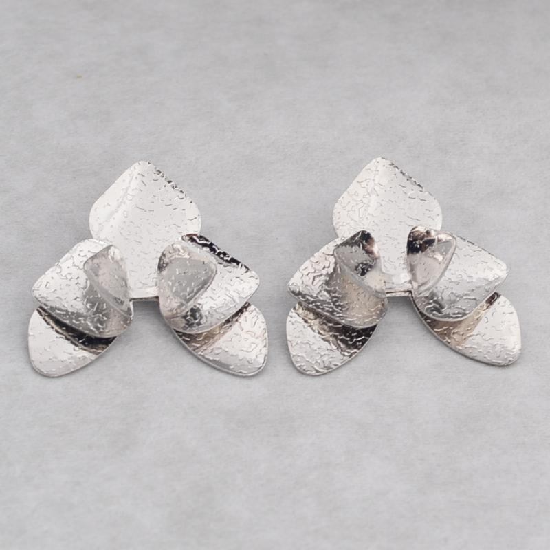 Vintage Heart Shape Leaf Drop Earrings for Women Golden Copper Color Triangle Petal Dangle Earrings Personality Metal Zircon
Vintage Heart Shape Leaf Drop Earrings for Women Golden Copper Color Triangle Petal Dangle Earrings Personality Metal Zircon