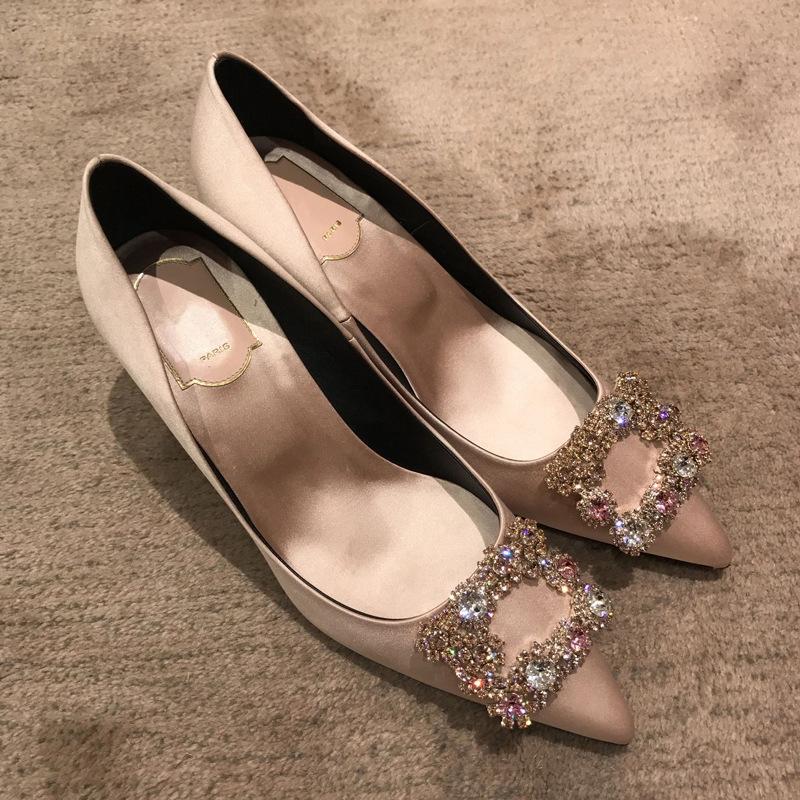 You must have it for marriage~ Satin light mouth square buckle flower diamond thin high heel single shoes women s wedding shoes 34 шампанського
You must have it for marriage~ Satin light mouth square buckle flower diamond thin high heel single shoes women s wedding shoes 34 шампанського