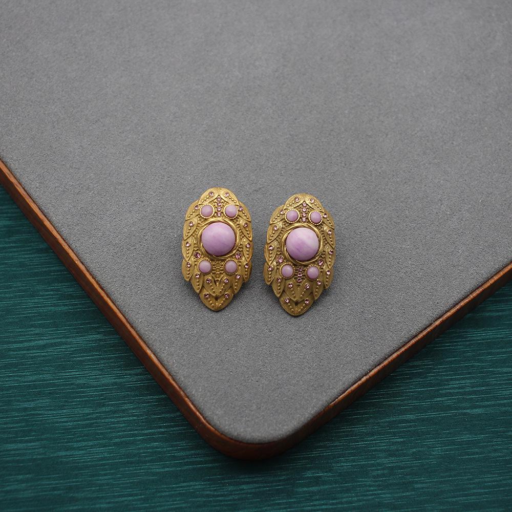 Комплект ожерелья и серег с фиолетовыми камнями - Винтажная реплика Trifari 1928
Комплект ожерелья и серег с фиолетовыми камнями - Винтажная реплика Trifari 1928