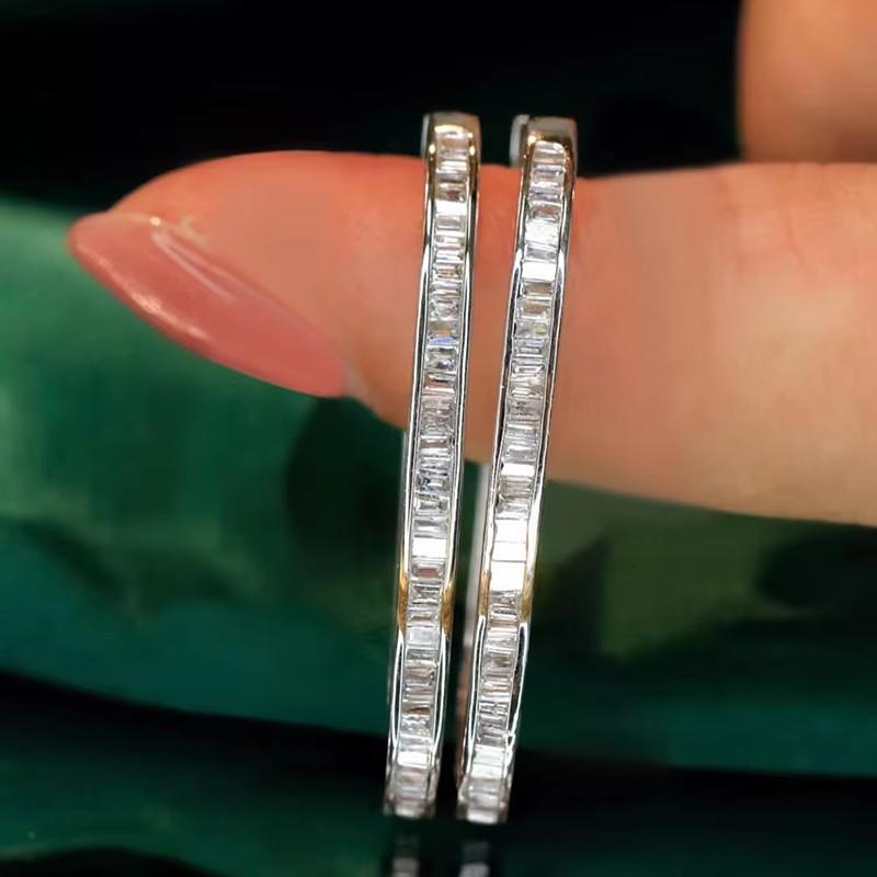 Huitan Large Shiny CZ Hoop Earrings Swanking Trendy Party Anniversary Zircon for Lady Attractive Charm Gorgeous Ear Accessories
Huitan Large Shiny CZ Hoop Earrings Swanking Trendy Party Anniversary Zircon for Lady Attractive Charm Gorgeous Ear Accessories