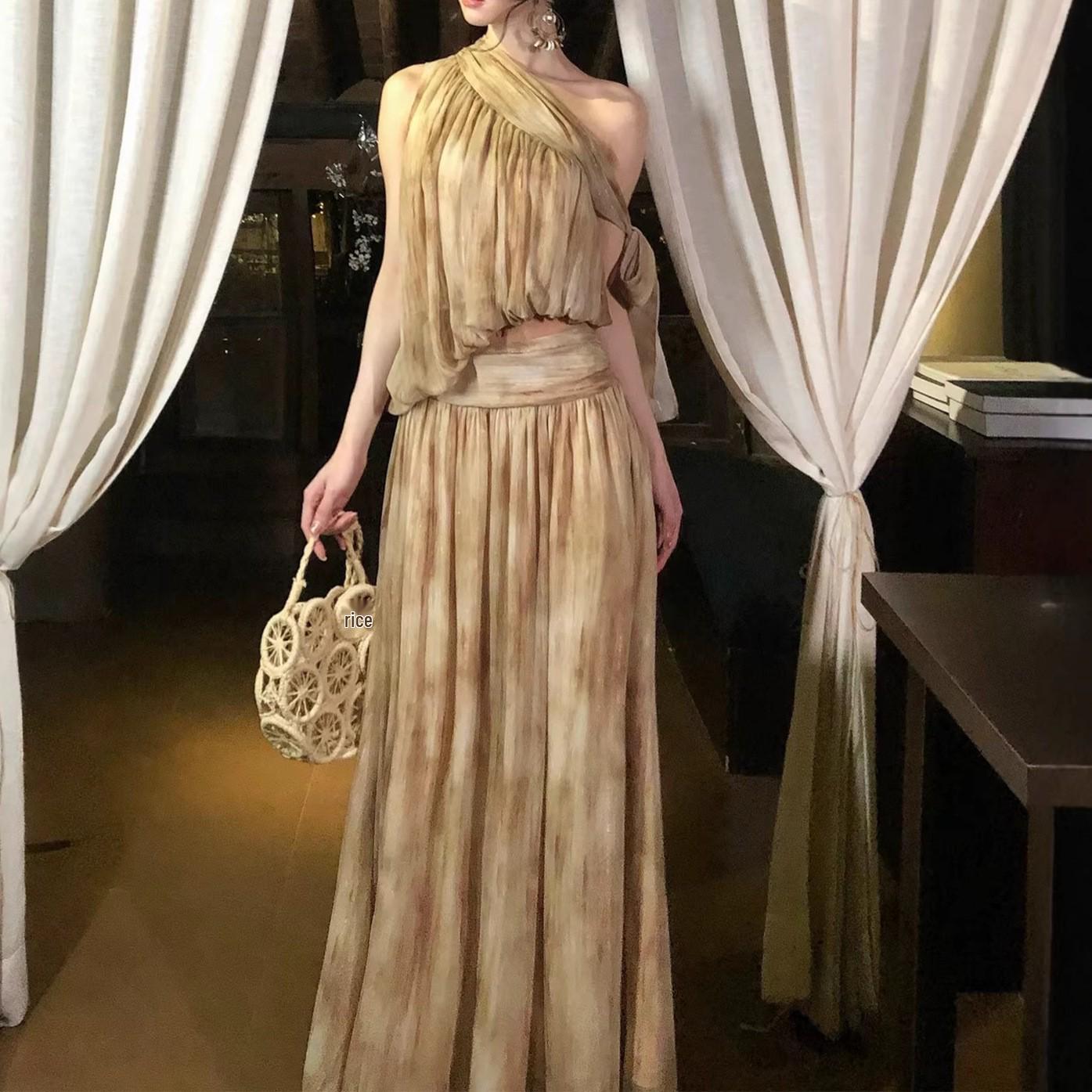 Women s Pleated One-Shoulder Suit Set: Designer Top & Skirt Large
Women s Pleated One-Shoulder Suit Set: Designer Top & Skirt Large