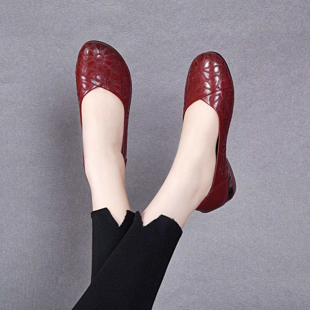 Туфли-лодочки с круглым носком, с неглубоким вырезом, женские туфли, весна-лето, новые, вышитые, на низком каблуке, на плоской подошве, из первого слоя коровьей кожи, удобные 41 бордовый
Туфли-лодочки с круглым носком, с неглубоким вырезом, женские туфли, весна-лето, новые, вышитые, на низком каблуке, на плоской подошве, из первого слоя коровьей кожи, удобные 41 бордовый