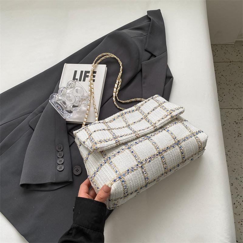 Stylish Korean Minimalist Checkered Shoulder Bag For Women In Black And Cream Colors вершковий
Stylish Korean Minimalist Checkered Shoulder Bag For Women In Black And Cream Colors вершковий