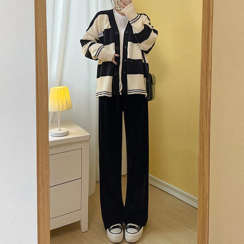 Осенние и зимние свободные повседневные длинные брюки для женщин 2024 года, новые корейские модные элегантные прямые широкие брюки, женские однотонные брюки 2399 XL чёрный
Осенние и зимние свободные повседневные длинные брюки для женщин 2024 года, новые корейские модные элегантные прямые широкие брюки, женские однотонные брюки 2399 XL чёрный