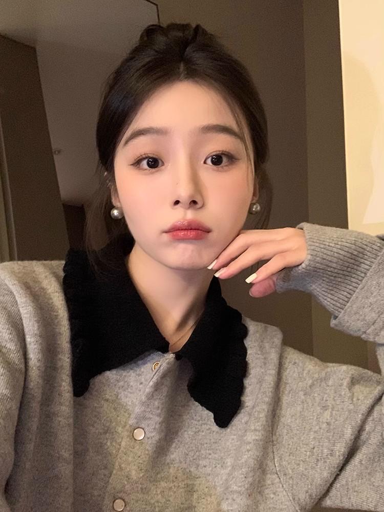 Женское жемчужное ожерелье серого цвета 2023: Осень/Зима Легкая Роскошь Высокий Класс Чокер с Нишевым Чувством Дизайна
Женское жемчужное ожерелье серого цвета 2023: Осень/Зима Легкая Роскошь Высокий Класс Чокер с Нишевым Чувством Дизайна