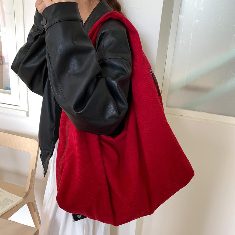 Модная повседневная холщовая женская новая трендовая универсальная сумка-подмышка большой вместимости, сумка-мессенджер через плечо для поездок на работу красный
Модная повседневная холщовая женская новая трендовая универсальная сумка-подмышка большой вместимости, сумка-мессенджер через плечо для поездок на работу красный