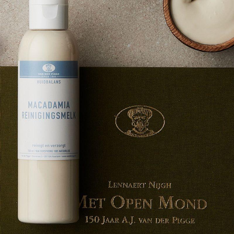 Macadamia Cleansing Milk Cream 150ml
Macadamia Cleansing Milk Cream 150ml