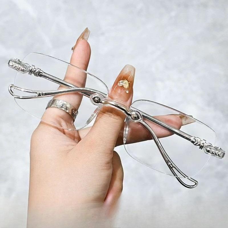 Новые модные очки без оправы для женщин и мужчин, серебристые прямоугольные очки с защитой от синего света, маленькие квадратные солнцезащитные очки с металлической оправой. 4.0
Новые модные очки без оправы для женщин и мужчин, серебристые прямоугольные очки с защитой от синего света, маленькие квадратные солнцезащитные очки с металлической оправой. 4.0