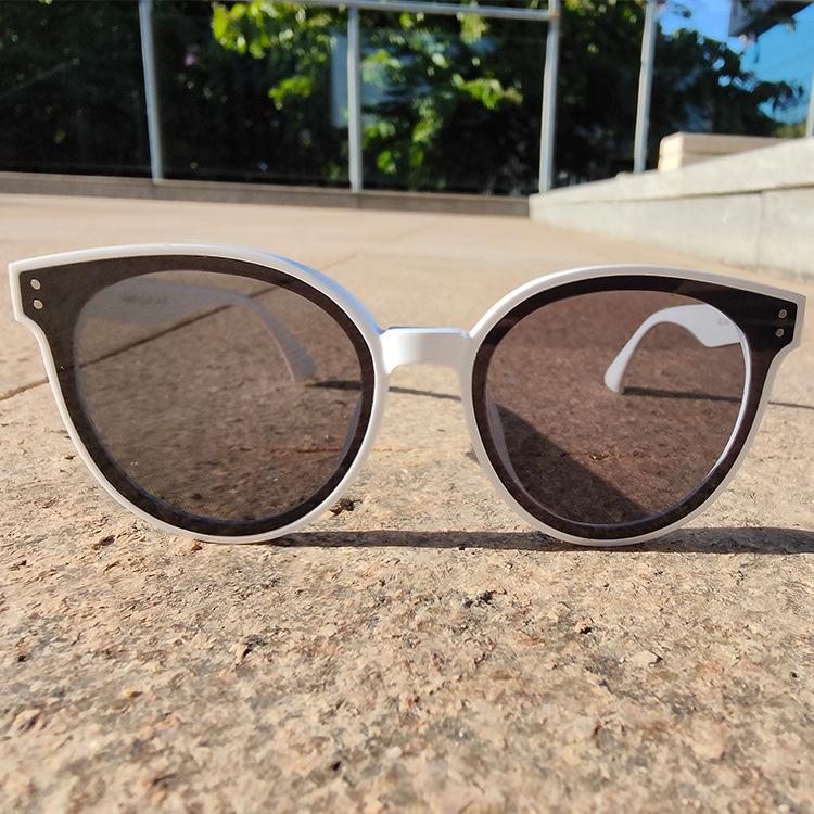 Нові сонцезахисні окуляри TR90 з нейлоновими лінзами для чоловічих і жіночих сонцезахисних окулярів
Нові сонцезахисні окуляри TR90 з нейлоновими лінзами для чоловічих і жіночих сонцезахисних окулярів