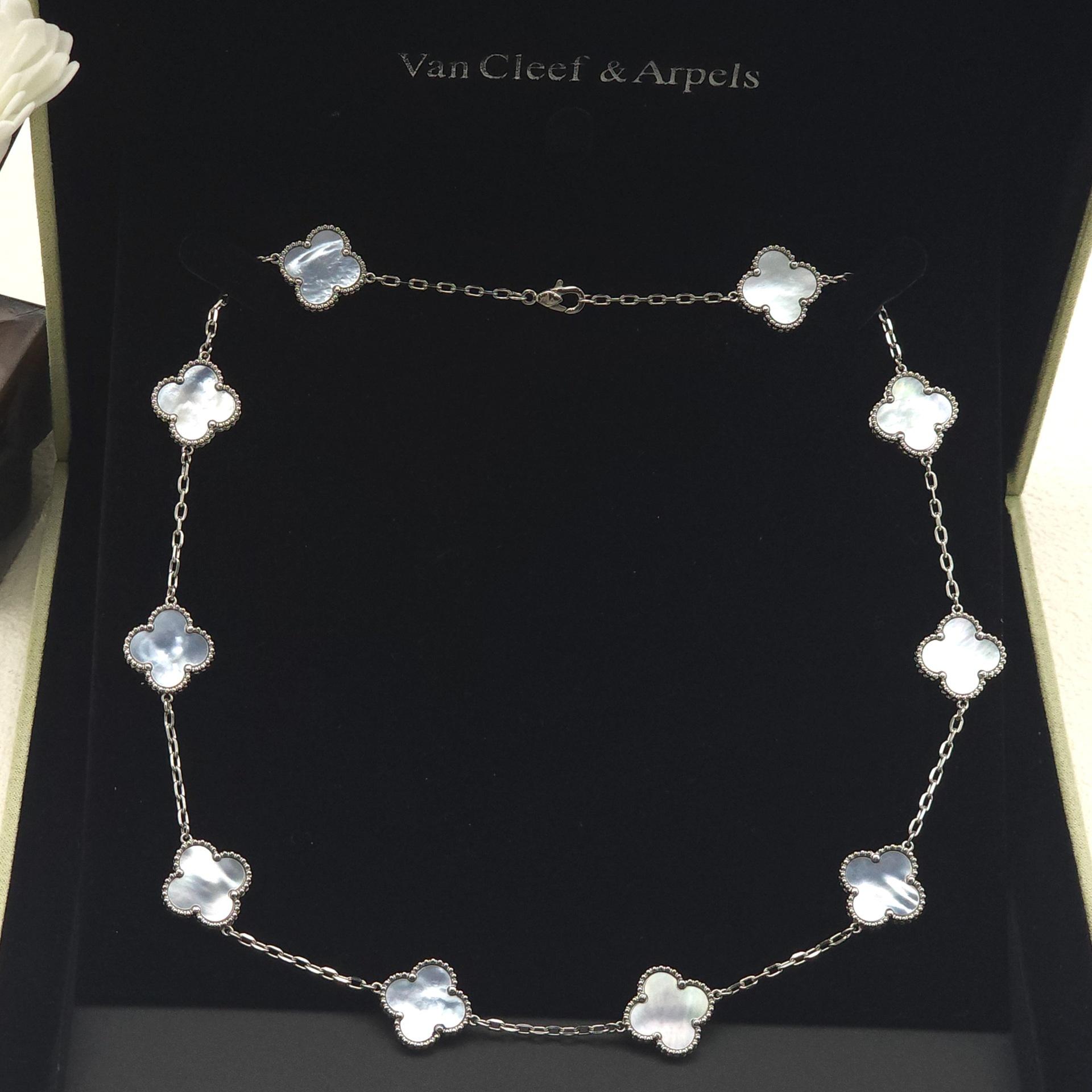 Титановая сталь не теряет цвет Натуральная ракушка Четырехлистный клевер Цепочка с десятью цветками Двусторонняя цепочка на ключицу с четырехлистным клевером quality goods
Титановая сталь не теряет цвет Натуральная ракушка Четырехлистный клевер Цепочка с десятью цветками Двусторонняя цепочка на ключицу с четырехлистным клевером quality goods