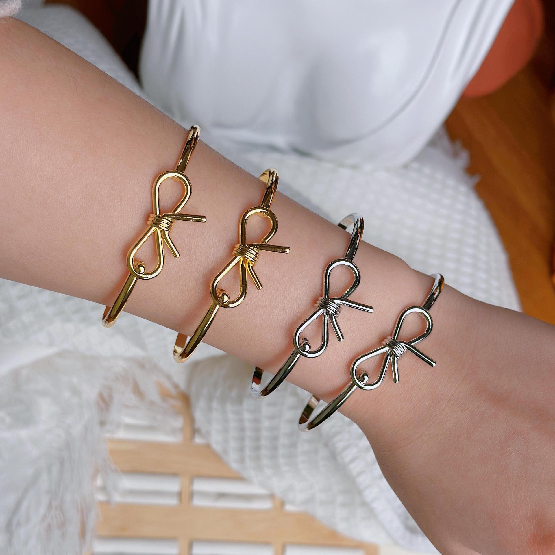 Fresh And Sweet Glossy Bow Bracelet Copper Gold-Plated Personalized Geometric Twist Jewelry Women золотий
Fresh And Sweet Glossy Bow Bracelet Copper Gold-Plated Personalized Geometric Twist Jewelry Women золотий