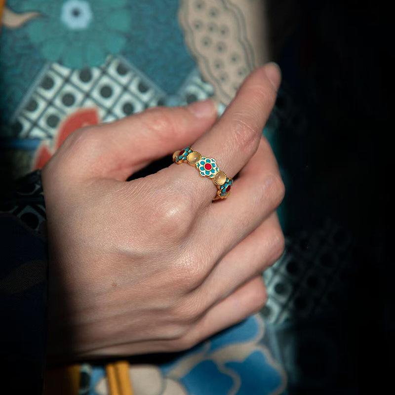Dripping oil zircon flower ring medieval vintage index finger ring light luxury temperament niche jewelry
Dripping oil zircon flower ring medieval vintage index finger ring light luxury temperament niche jewelry
