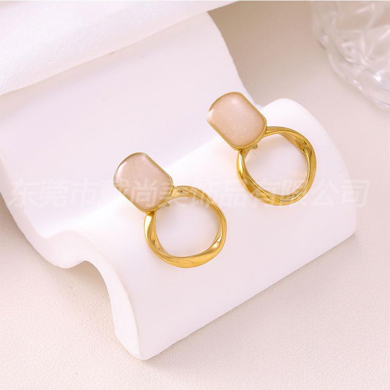 Stainless steel earrings high-end sense versatile stud earrings temperament trend niche INS fashion earrings
Stainless steel earrings high-end sense versatile stud earrings temperament trend niche INS fashion earrings