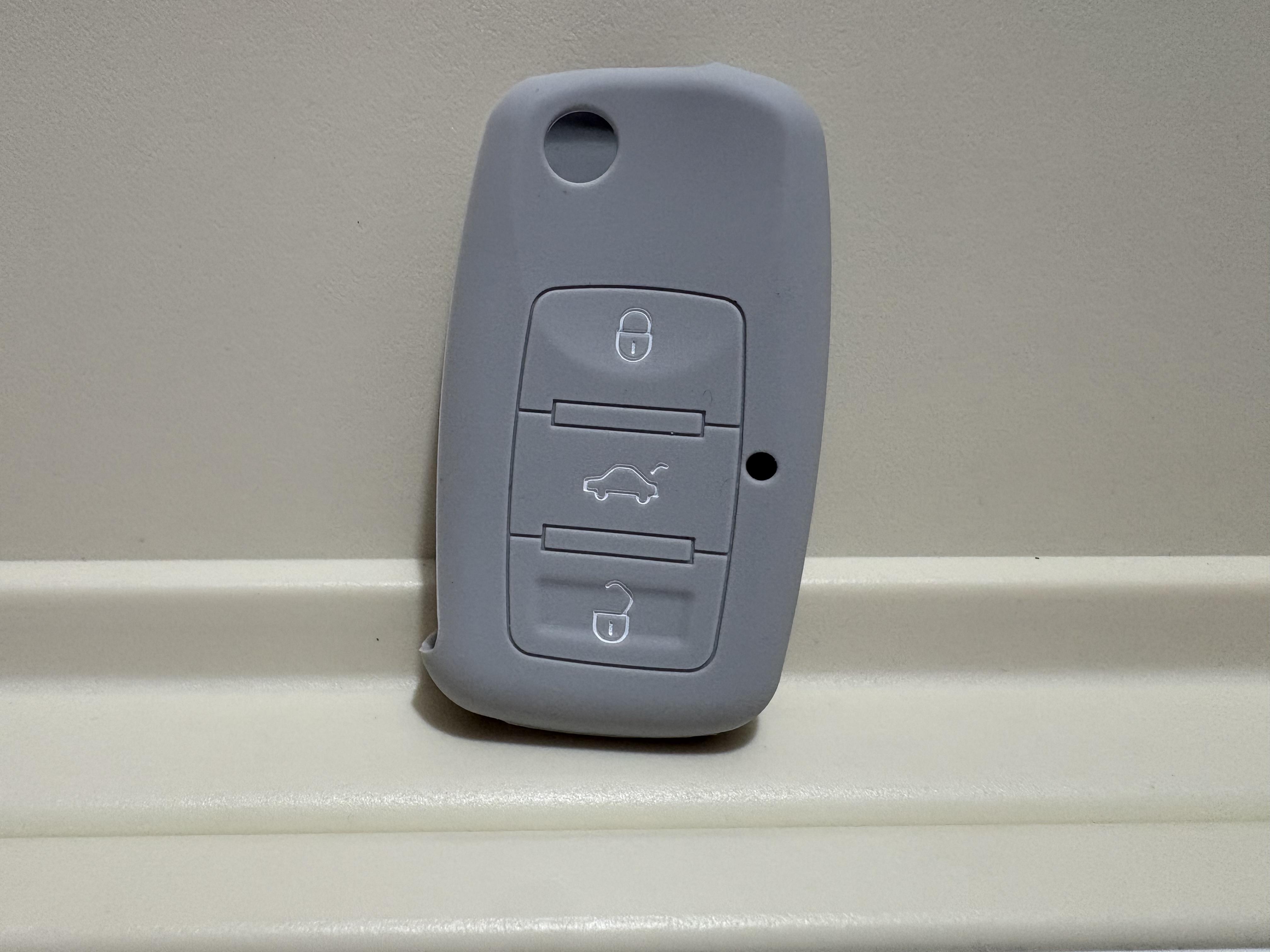 1Pcs Silicone Key Case Cover For VW Passat Touran Bora Polo Golf Ibiza Leon Octavia Fabia For Seat For Skoda 3 Button Remote Key сірий
1Pcs Silicone Key Case Cover For VW Passat Touran Bora Polo Golf Ibiza Leon Octavia Fabia For Seat For Skoda 3 Button Remote Key сірий
