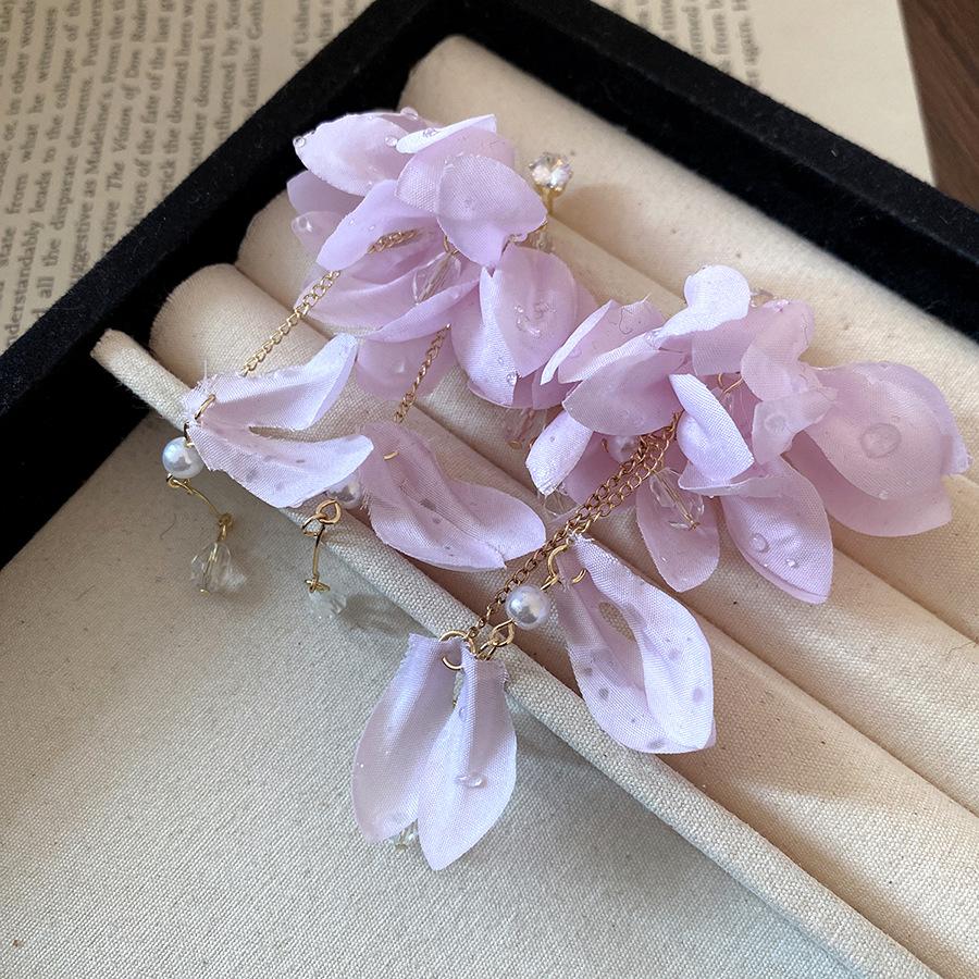 Silver needle pearl fabric flower pendant earrings seaside vacation fresh and sweet stud earrings niche high-end earrings
Silver needle pearl fabric flower pendant earrings seaside vacation fresh and sweet stud earrings niche high-end earrings