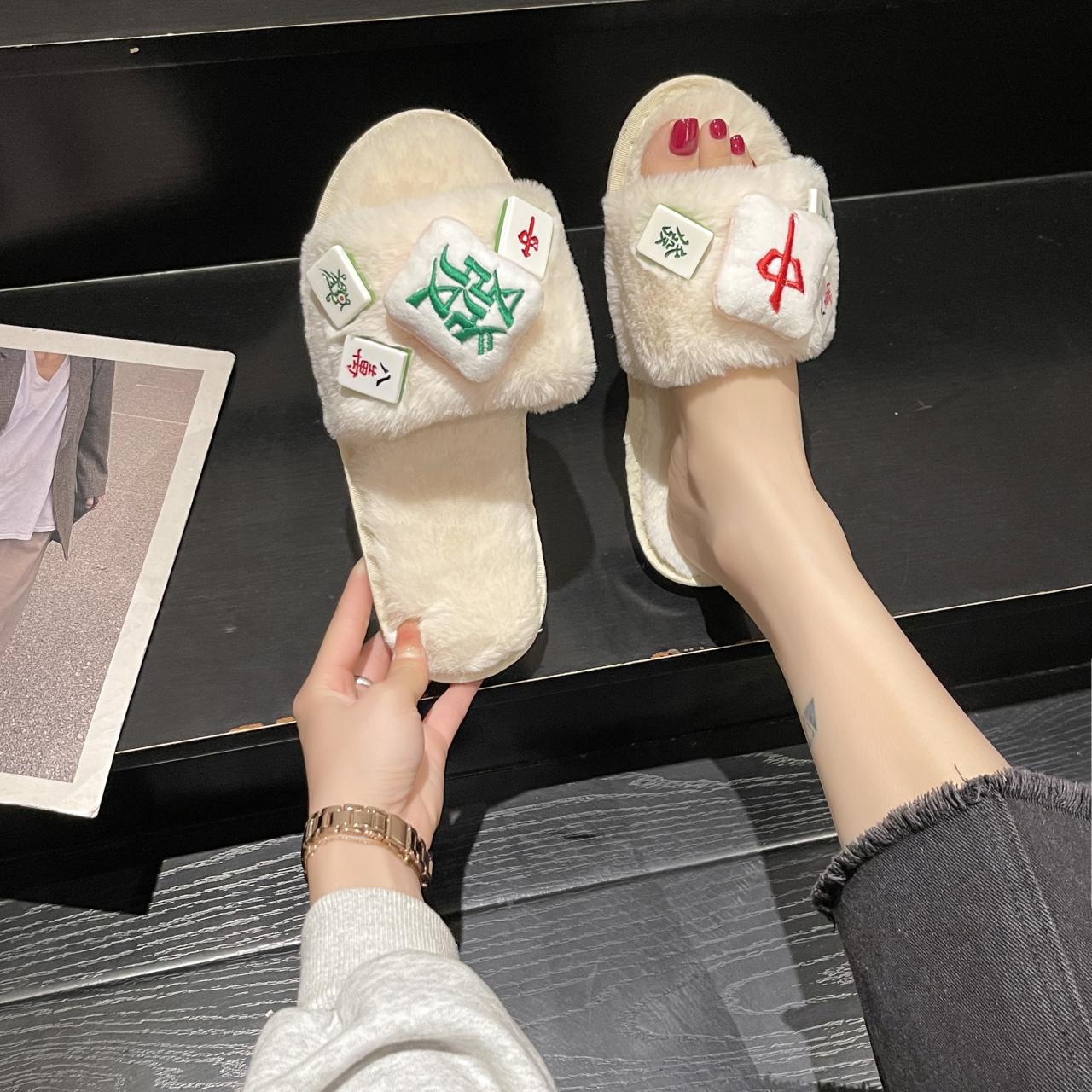 Мода 2024 Зима Новые женские домашние однотонные тапочки из хлопка с декором в стиле маджонг 42-43 белый
Мода 2024 Зима Новые женские домашние однотонные тапочки из хлопка с декором в стиле маджонг 42-43 белый