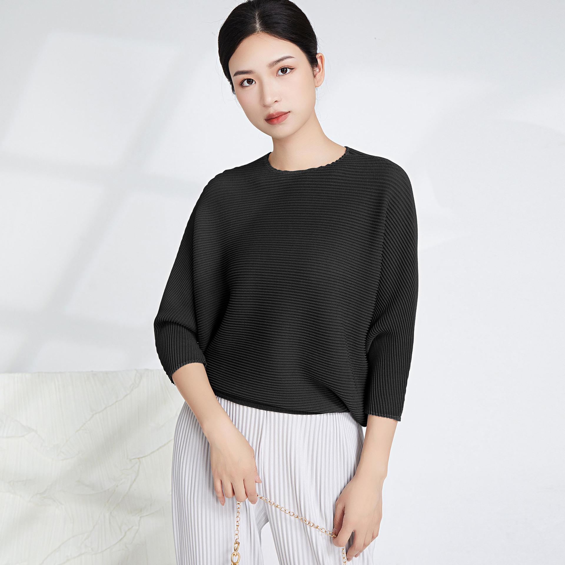 Women s Batwing Sleeve Ruched Top - Loose Fit, Versatile Round Neck Pullover for Spring/Summer Casual Wear One Size
Women s Batwing Sleeve Ruched Top - Loose Fit, Versatile Round Neck Pullover for Spring/Summer Casual Wear One Size