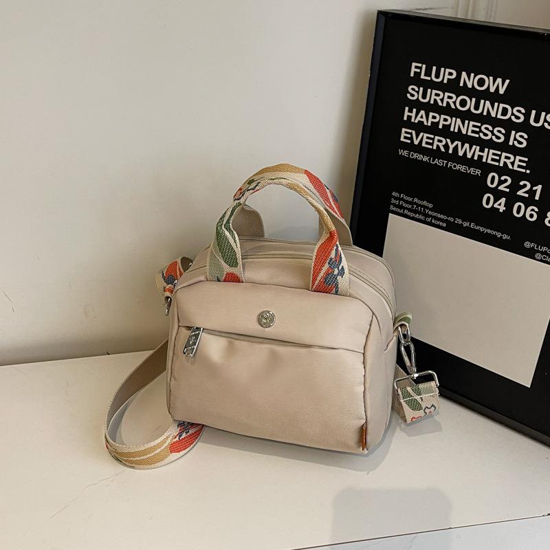 Casual nylon cloth messenger bag women s fashion large-capacity shoulder bag versatile portable commuter bag хаки
Casual nylon cloth messenger bag women s fashion large-capacity shoulder bag versatile portable commuter bag хаки