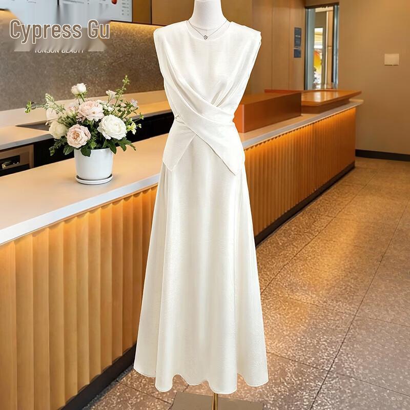 Women s Elegant Sleeveless Top and Skirt Set M
Women s Elegant Sleeveless Top and Skirt Set M