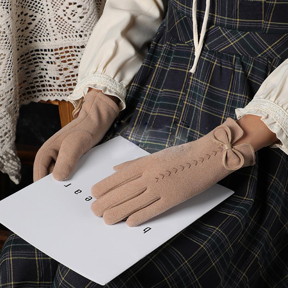 Bow Dotted Women Windproof Suede Embroidery Touch Screen Mittens Warm Gloves Full Finger Gloves
Bow Dotted Women Windproof Suede Embroidery Touch Screen Mittens Warm Gloves Full Finger Gloves