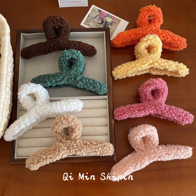 Extra Large 14cm Lambswool Claw Clip for Autumn/Winter - Enhances Hair Volume & Warmth белый
Extra Large 14cm Lambswool Claw Clip for Autumn/Winter - Enhances Hair Volume & Warmth белый