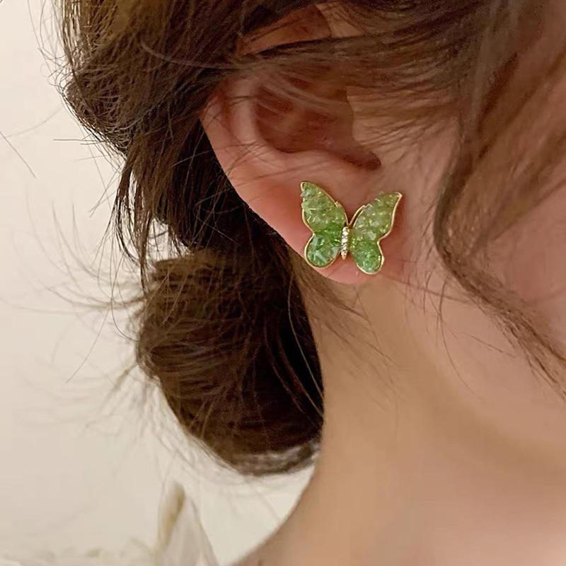 High-end feeling, fresh and gradual change, ear clips, green crystal butterfly earrings, niche design feeling, earrings without ear clips
High-end feeling, fresh and gradual change, ear clips, green crystal butterfly earrings, niche design feeling, earrings without ear clips