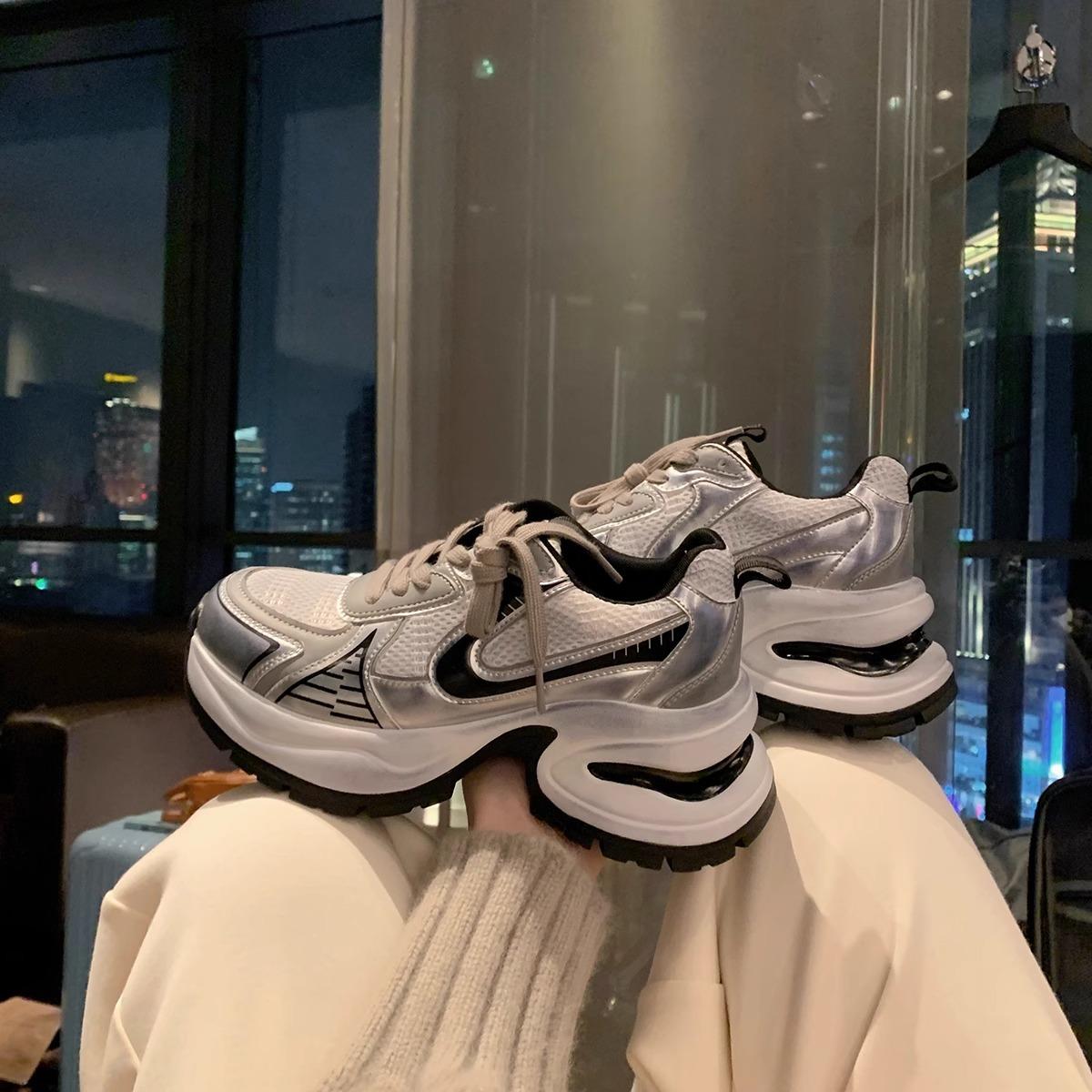 Версия из овчины~ модные повседневные спортивные кроссовки на шнуровке, дышащая сетка, толстая подошва, увеличивающие рост, папины кроссовки женские 40
Версия из овчины~ модные повседневные спортивные кроссовки на шнуровке, дышащая сетка, толстая подошва, увеличивающие рост, папины кроссовки женские 40