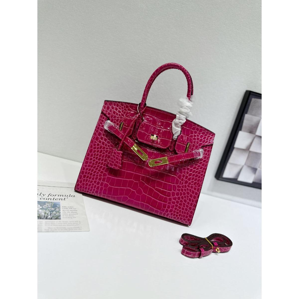 Cross-border special platinum outer seam crocodile pattern European and American two-layer cowhide single shoulder messenger handbag new versatile 30CM рожевий червоний колір
Cross-border special platinum outer seam crocodile pattern European and American two-layer cowhide single shoulder messenger handbag new versatile 30CM рожевий червоний колір