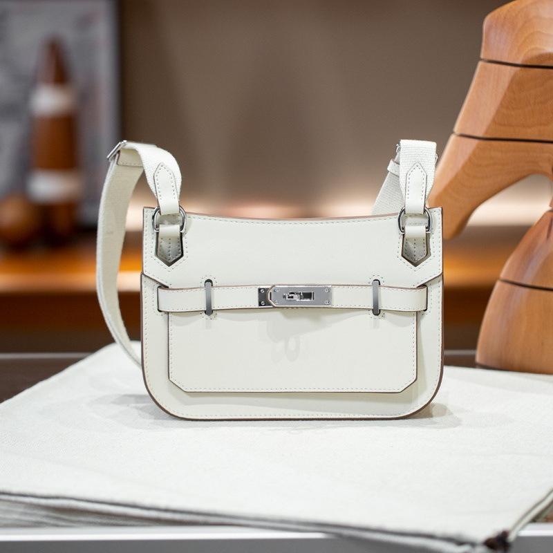 Women s Bag 2026 New Small Cowhide Gypsy Mini Saddle Single Shoulder Crossbody Canvas Leather 22cm
Women s Bag 2026 New Small Cowhide Gypsy Mini Saddle Single Shoulder Crossbody Canvas Leather 22cm