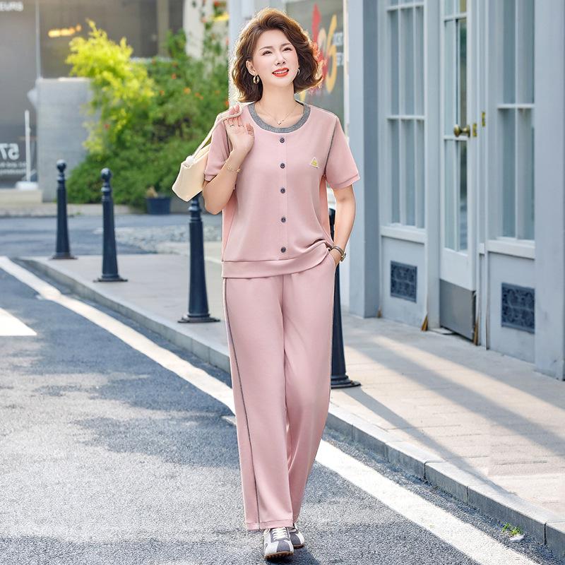 Fashionable Plus Size Short Sleeve Set for Middle-Aged and Elderly Women, Ages 40-60 3XL (For 63-70 kg)
Fashionable Plus Size Short Sleeve Set for Middle-Aged and Elderly Women, Ages 40-60 3XL (For 63-70 kg)