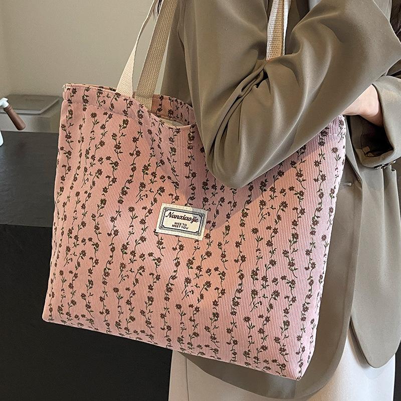 Premium Commuter Tote Bag Large Capacity New Niche One Shoulder Handbag for Women Versatile Mommy Bag
Premium Commuter Tote Bag Large Capacity New Niche One Shoulder Handbag for Women Versatile Mommy Bag