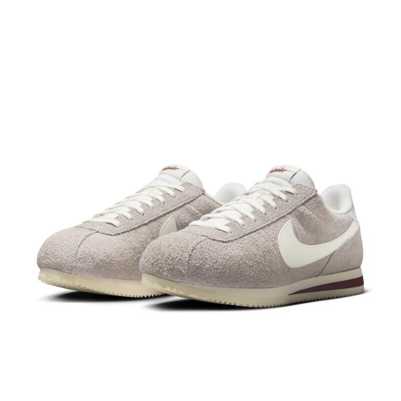 Nike CORTEZ SE SUEDE Men s Sneakers Retro Lightweight Cushioning Tumbled Running HF3142-001 47.5
Nike CORTEZ SE SUEDE Men s Sneakers Retro Lightweight Cushioning Tumbled Running HF3142-001 47.5